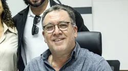 Marcelo Teixeira durante assinatura nos bastidores