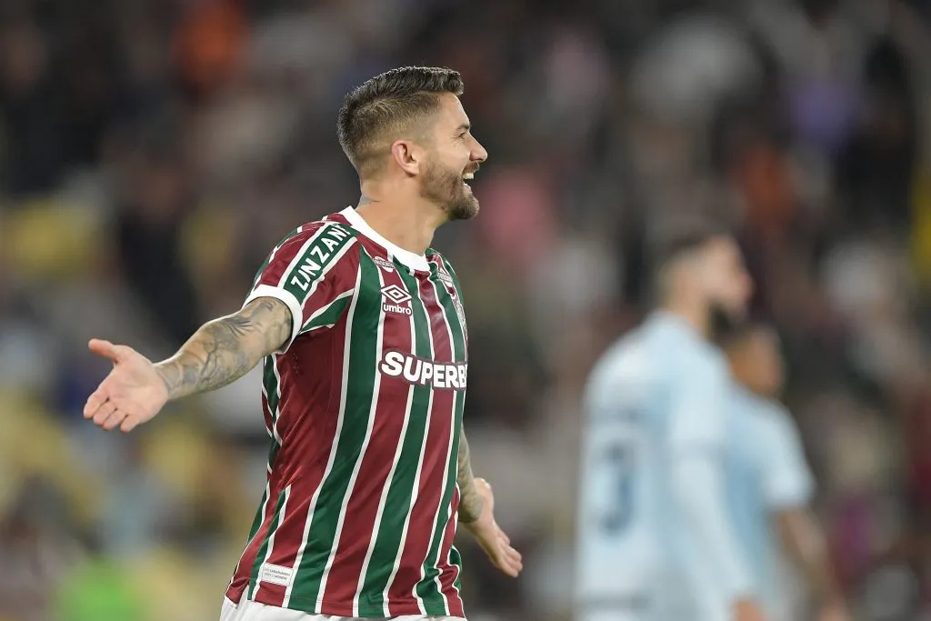 RJ – RIO DE JANEIRO – 02/08/2025 – BRASILEIRO A 2025, FLUMINENSE X GREMIO – Everaldo jogador do Fluminense comemora seu gol durante partida contra o Gremio no estadio Maracana pelo campeonato Brasileiro A 2025. Foto: Thiago Ribeiro/AGIF