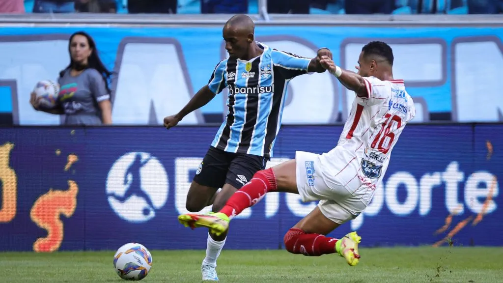 Gabriel Mec no profissional do Grêmio. Foto: Maxi Franzoi/AGIF