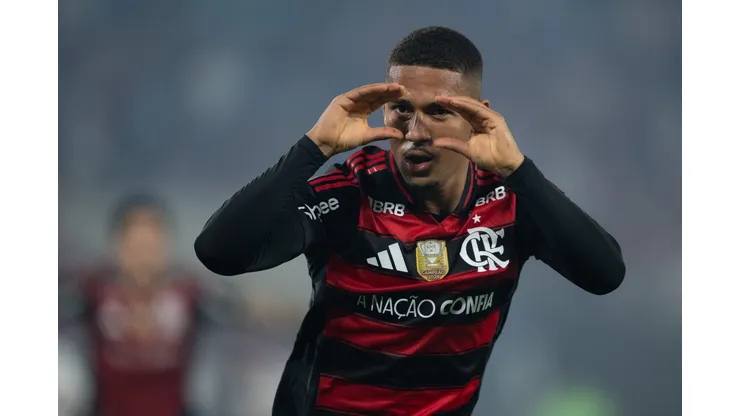 Samuel Lino faz jogo dos sonhos no Flamengo e iguala marcas de Arrascaeta, Gabigol e Nunes. Foto: Jorge Rodrigues/AGIF