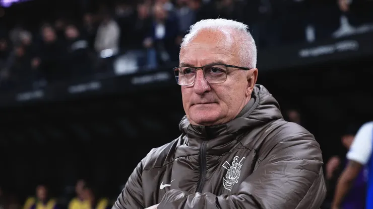 Dorival Júnior durante partida contra o Cruzeiro na Neo Química Arena.