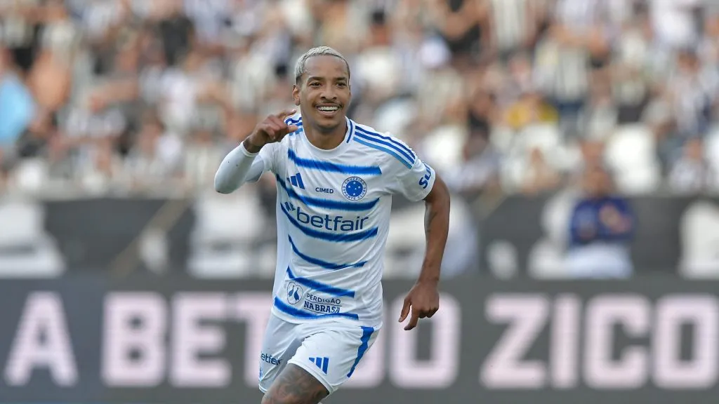 Matheus Pereira, alteta da Raposa. Foto: Thiago Ribeiro/AGIF.