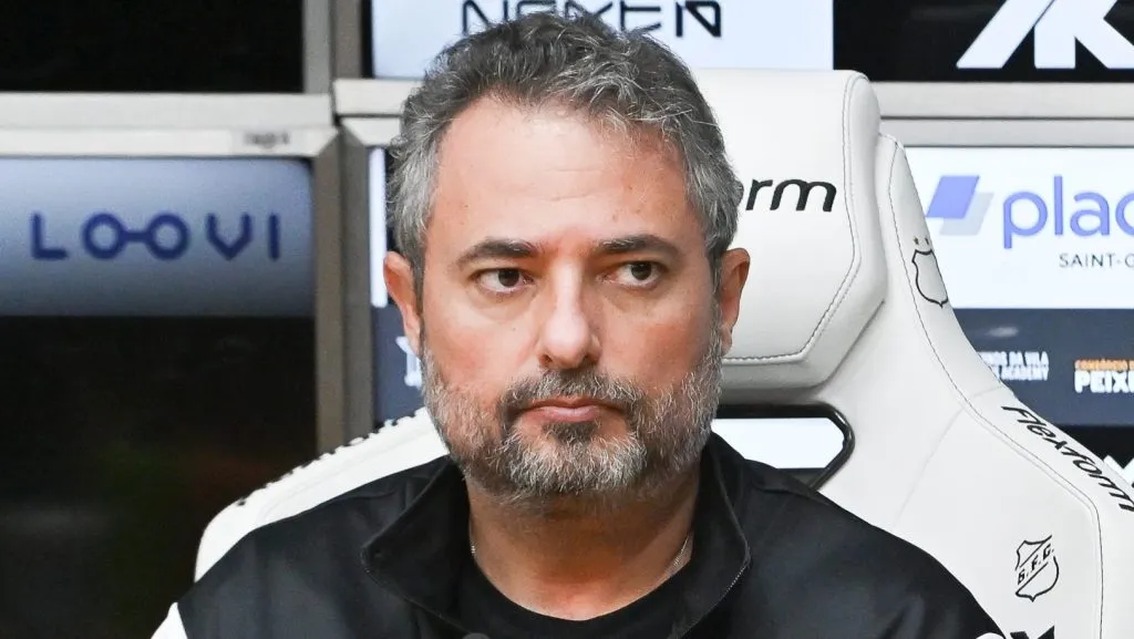 Foto: Jota Erre/AGIF – Alexandre Mattos está fechando a saída de jovem promessa santista para o futebol europeu