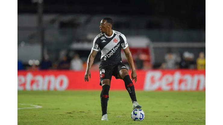 Luiz Gustavo explica que saída do Vasco foi por "mudança de vida" e aposta em projeto do Bahia. Foto: Thiago Ribeiro/AGIF