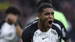 Gui Negão comemorando gol contra o Bahia.