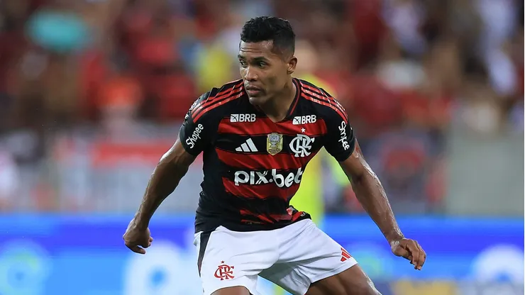 Alex Sandro, lateral-esquerdo em partida pelo campeonato brasileiro