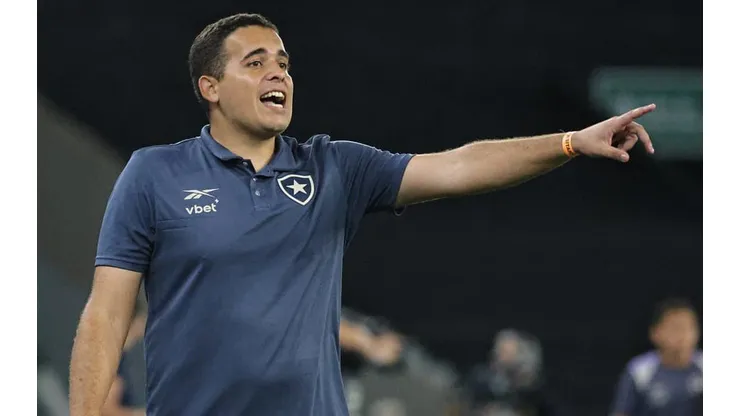 Treinador das Gloriosas. Foto: Arthur Barreto/Botafogo