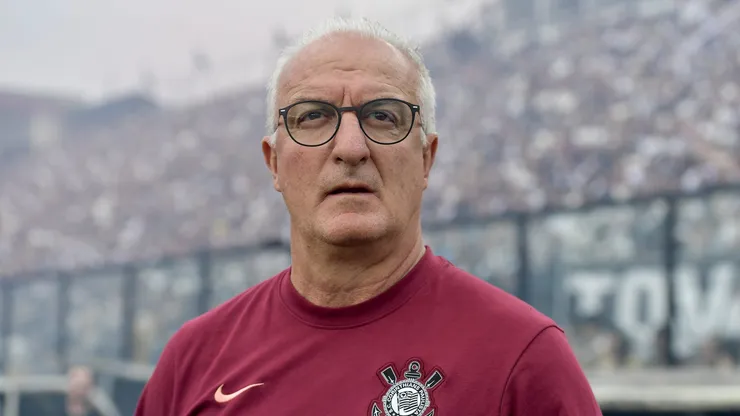 RJ - RIO DE JANEIRO - 24/08/2025 - BRASILEIRO A 2025, VASCO X CORINTHIANS - Dorival Junior tecnico do Corinthians durante partida contra o Vasco no estadio Sao Januario pelo campeonato Brasileiro A 2025. Foto: Thiago Ribeiro/AGIF