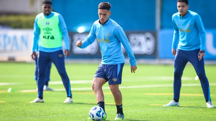 Erick Noriega em treino do Grêmio.