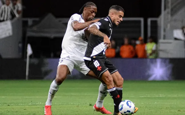 Kaio Fernando (Pantaleão), disputa lance com Coutinho durante durante duelo de ida na Copa do Brasil. Foto: Divulgação redes sociais/_kaiofeernando