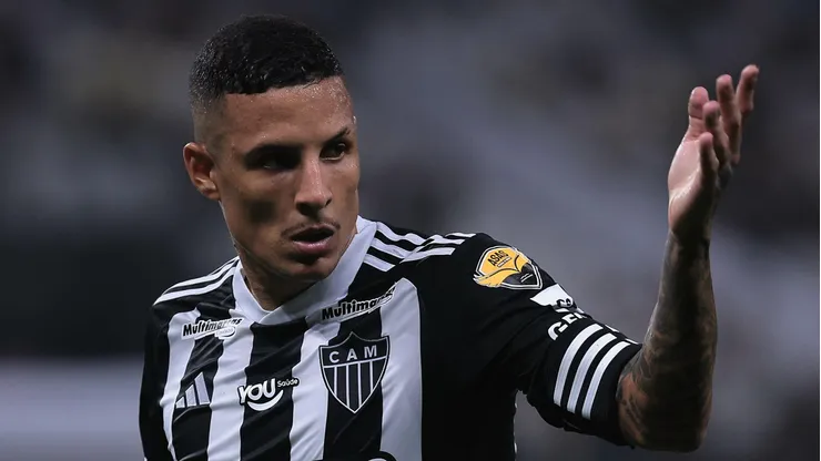 Guilherme Arana faz promessa para a torcida após derrota no clássico