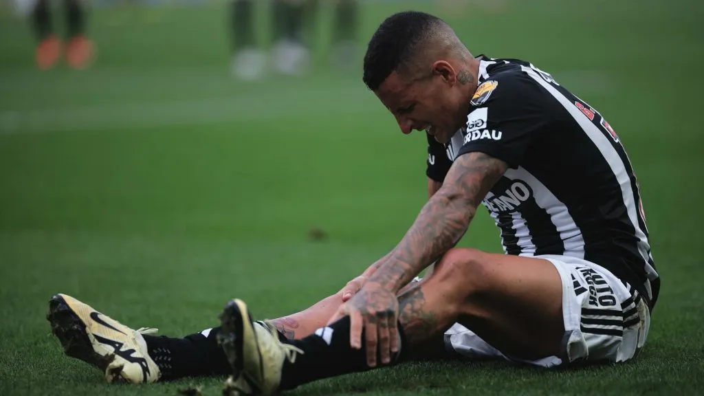 Guilherme Arana desabafa após derrota no clássico – Foto: Ettore Chiereguini/AGIF