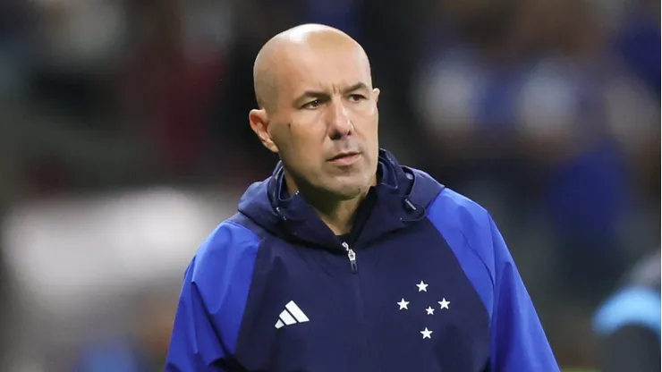 Leonardo Jardim se posiciona sobre convocação de jogadores
