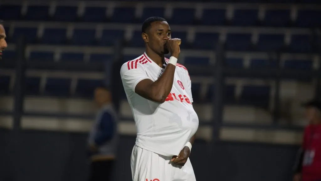 Richardo Mathias comemora gol pelo Inter. Foto: Anderson Romao/AGIF