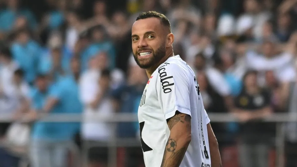 Neymar e Vojvoda vem buscando convencer Guilherme a permanecer na Vila – Foto: Jota Erre/AGIF