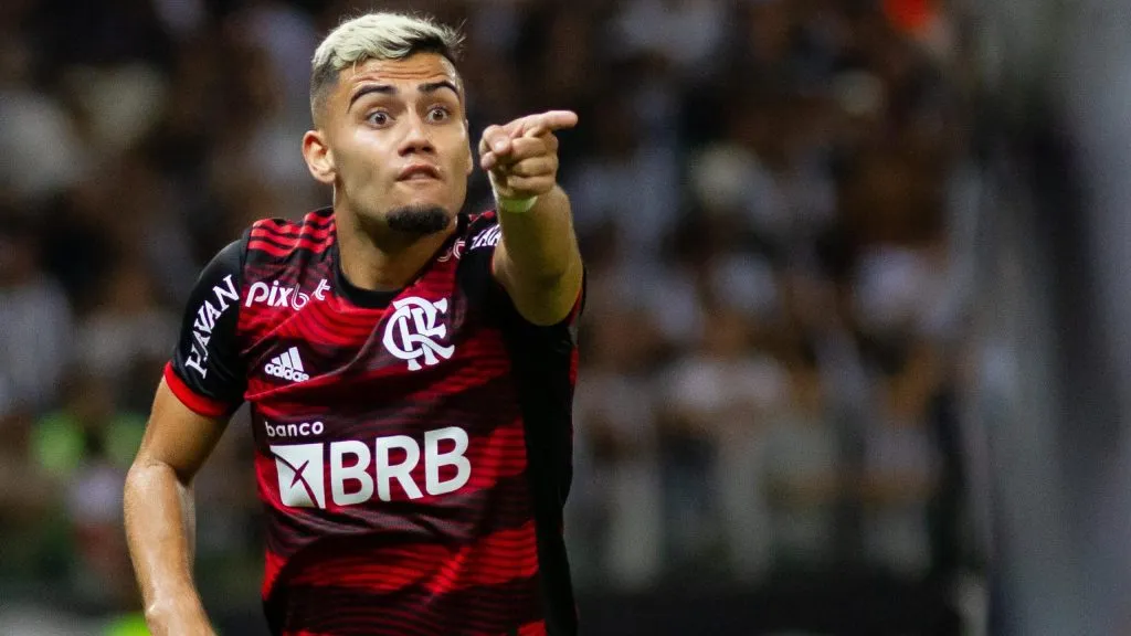 Andreas Pereira, reforço do Palmeiras, em ação pelo Flamengo. Foto: Fernando Moreno/AGIF