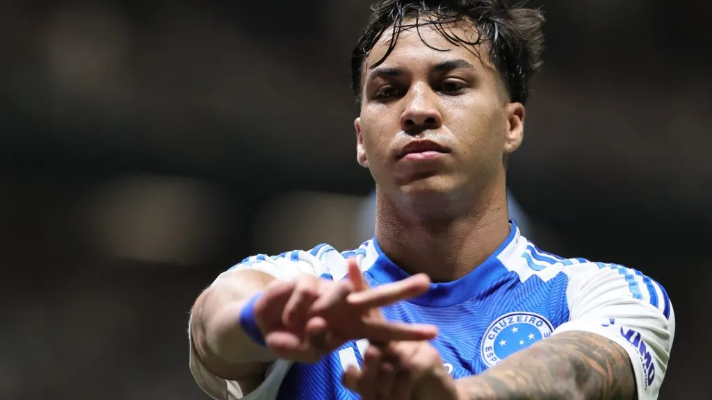 Kaio Jorge celebra seu gol nas quartas de final da Copa do Brasil, em plena casa do rival Foto: Gilson Lobo/AGIF