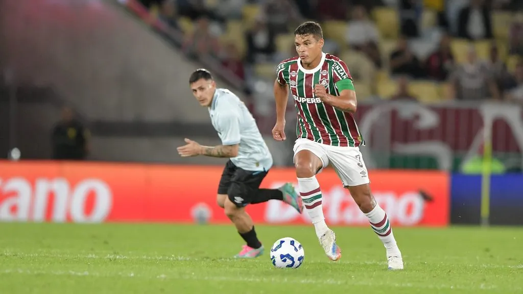Thiago Santos pode voltar ao time titular do Fluminense. Foto: Thiago Ribeiro/AGIF