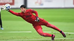 Após impasse por renovação, goleiro do Flamengo parte para a Europa e clube arma estratégia