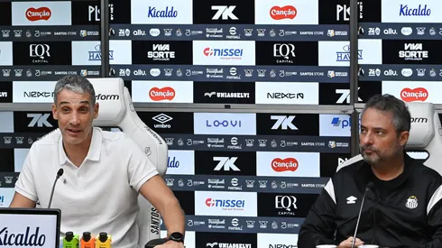 Vojvoda e Alexandre Mattos durante apresentação no Santos. Foto: Jota Erre/AGIF