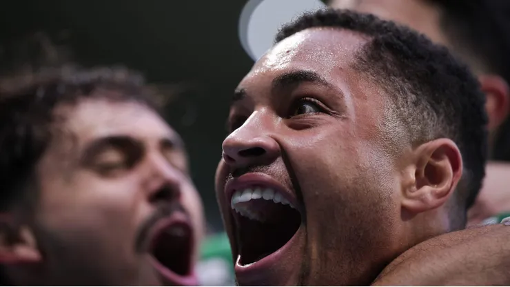 SP - SAO PAULO - 10/08/2025 - BRASILEIRO A 2025, PALMEIRAS X CEARA - Vitor Roque jogador do Palmeiras comemora seu gol durante partida contra o Ceara no estadio Arena Allianz Parque pelo campeonato Brasileiro A 2025. Foto: Ettore Chiereguini/AGIF