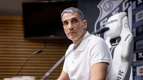 Vojvoda se impressiona com Kenay no Santos Foto: Raul Baretta/Santos FC