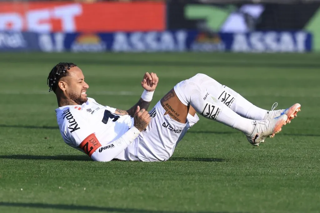 Neymar sofreu com lesões - Foto: Marcello Zambrana/AGIF.