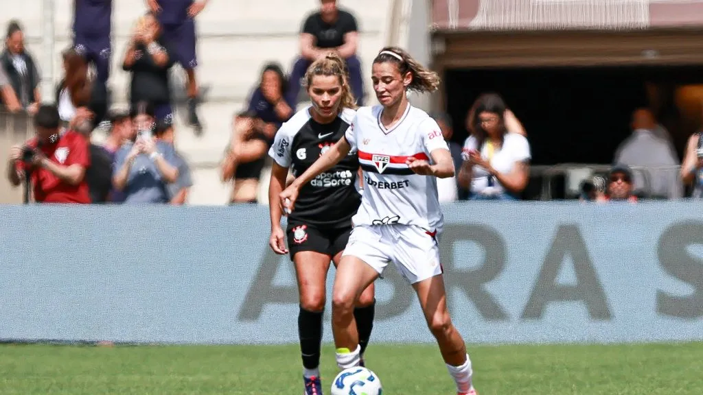 Jogadoras do Corinthians e São Paulo na semi do Brasileiro Feminino