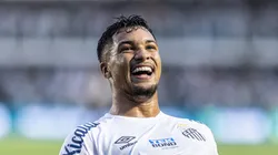 Marcos Leonardo comemorando gol pelo Santos.