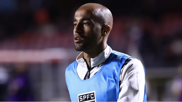 Lucas Moura terá que passar por procedimento cirúrgico no joelho