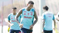 Marca da patrocinadora já está estampando uniformes de treino do Flamengo. Foto: Gilvan de Souza/Flamengo