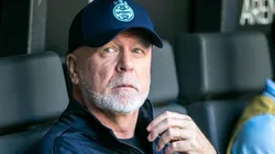 Mano Menezes colocou Kike Olivera treinando separado no Grêmio.