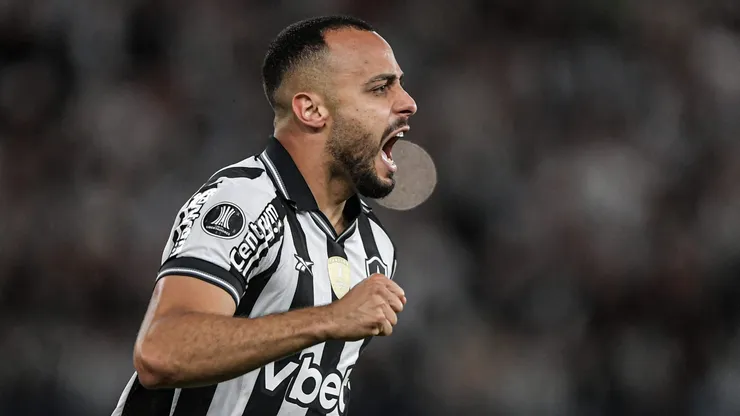 Arthur Cabral vem se destacando no Botafogo com Davide Ancelotti. Foto: Thiago Ribeiro/AGIF