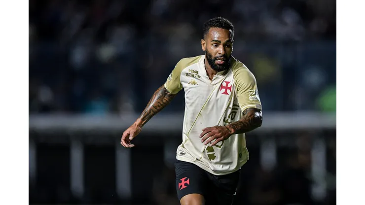 RJ - RIO DE JANEIRO - 28/10/2024 - BRASILEIRO A 2024, VASCO X BAHIA - Alex Teixeira jogador do Vasco durante partida contra o Bahia no estadio Sao Januario pelo campeonato Brasileiro A 2024.