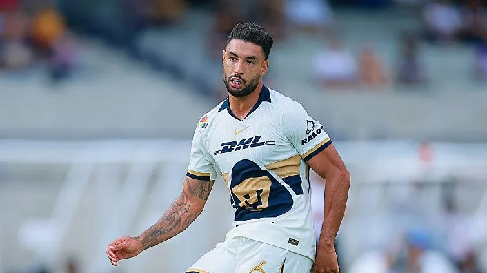 Nathan Silva no Pumas. Foto: Manuel Velasquez/Getty Images