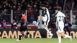 Corinthians tem 56% de aproveitamento no sintético da Arena da Baixada; em outros estádios índice despenca. Foto: Paulo De Tarso/AGIF