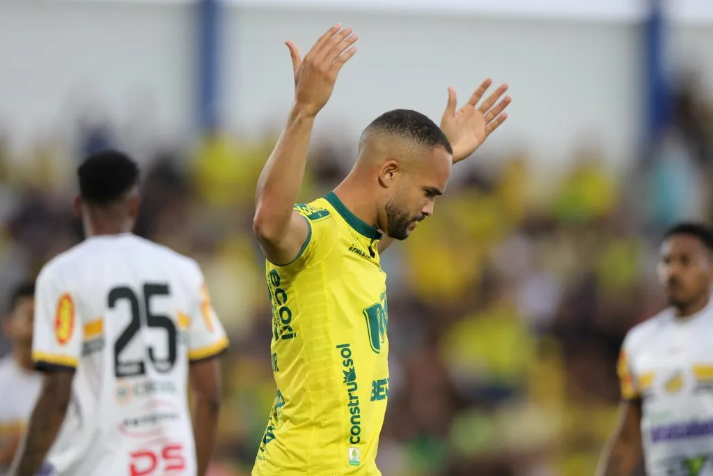 Joao Victor jogador do Mirassol durante partida contra o Novorizontino no estadio Jose Maria de Campos Maia pelo campeonato Brasileiro B 2024. Foto: Pedro Zacchi/AGIF