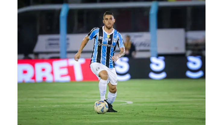 Cuéllar reencontra Flamengo pelo Grêmio e relembra saída conturbada do Rubro-Negro: "Me senti usado". Foto: Maxi Franzoi/AGIF