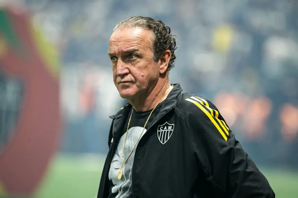 Cuca, ex-tecnico do Atletico-MG, durante partida contra o Cruzeiro no estadio Arena MRV pelo campeonato Copa Do Brasil 2025. Foto: Fernando Moreno/AGIF