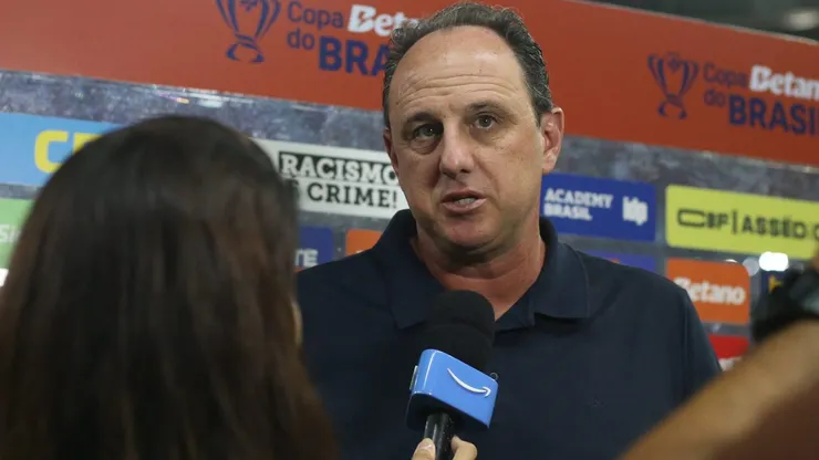 Treinador deu a sua opinião - Foto: Marlon Costa/AGIF.