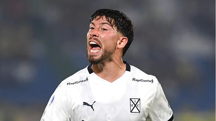 Felipe Loyola no Independiente. Foto: Christian Alvarenga/Getty Images