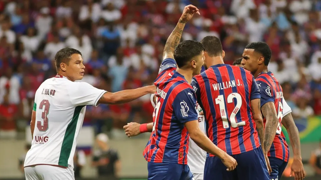 Tumulto entre jogadores do Bahia e jogadores do Fluminense durante partida no estadio Fonte Nova pelo campeonato Copa Do Brasil 2025. Foto: Marcio Jose/AGIF