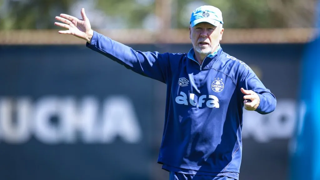 Mano Menezes durante treino no Grêmio. Foto: Lucas Uebel/Grêmio FBPA
