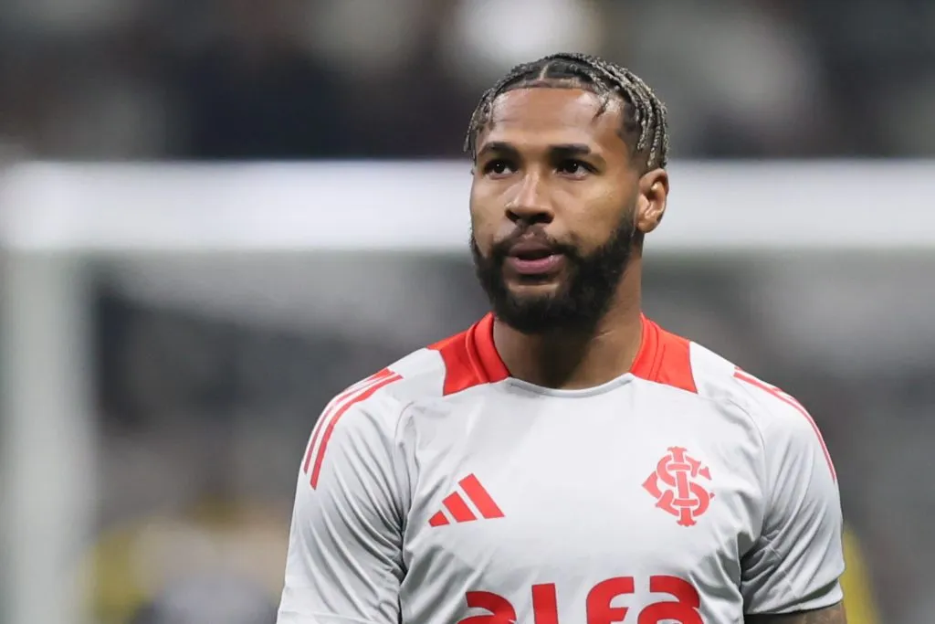 MG – BELO HORIZONTE – 12/06/2025 – BRASILEIRO A 2025, ATLETICO-MG X INTERNACIONAL – Wesley jogador do Internacional durante aquecimento antes da partida contra o Atletico-MG no estadio Arena MRV pelo campeonato Brasileiro A 2025. Foto: Gilson Lobo/AGIF