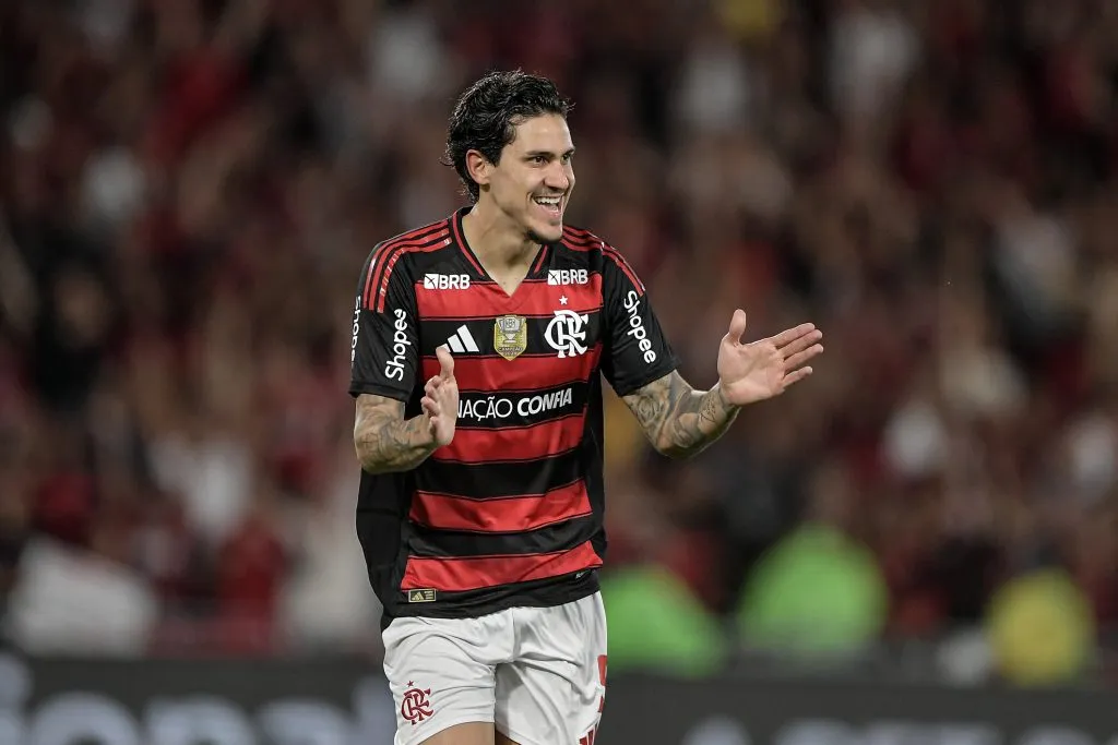 Pedro, jogador do Flamengo comemora seu gol durante partida contra o Vitoria no estadio Maracana pelo campeonato Brasileiro A 2025. Foto: Thiago Ribeiro/AGIF