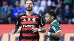 SP - SAO PAULO - 25/05/2025 - BRASILEIRO A 2025, PALMEIRAS X FLAMENGO - Vitor Roque jogador do Palmeiras disputa lance com jogador do Flamengo durante partida no estadio Arena Allianz Parque pelo campeonato Brasileiro A 2025. Foto: Marcello Zambrana/AGIF