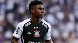 Félix Torres durante partida entre Corinthians e Santos, na Neo Química Arena, pelo Brasileirão.