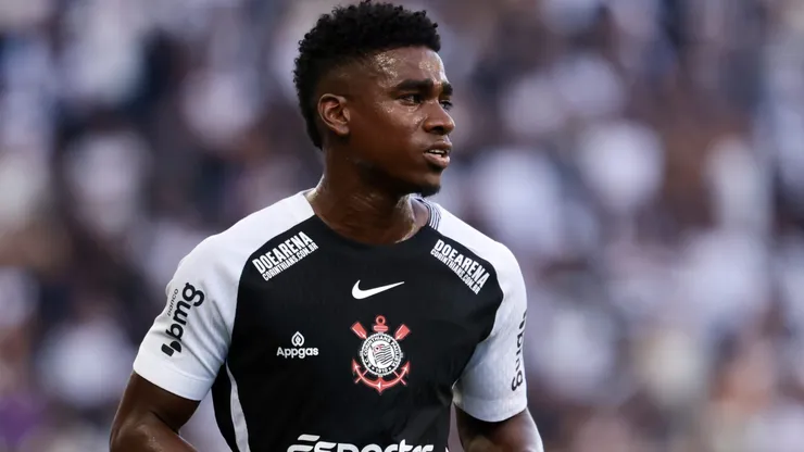 Félix Torres durante partida entre Corinthians e Santos, na Neo Química Arena, pelo Brasileirão.