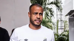 Mayke durante viagem do elenco santista