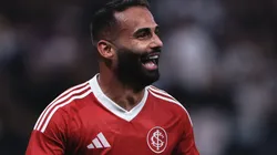 Thiago Maia comemorando gol durante partida entre Corinthians e Internacional, na Neo Química Arena, pelo Brasileirão.